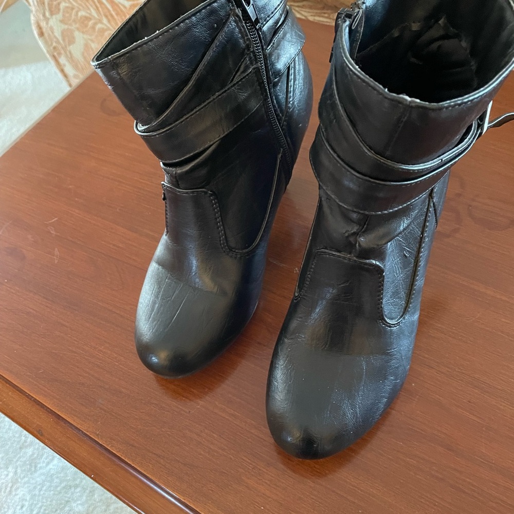 Le Chateau Ankle Boots Black Womens Medium